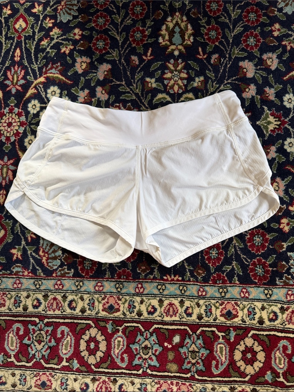 Lululemon Speed Short (Original) White, size 4, 2-way stretch - Picture 2 of 10
